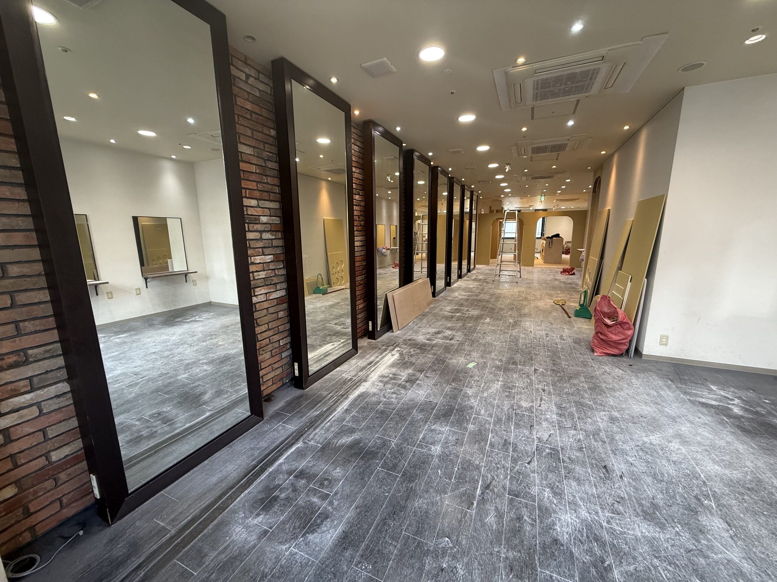 大阪市　西梅田　店舗新装工事