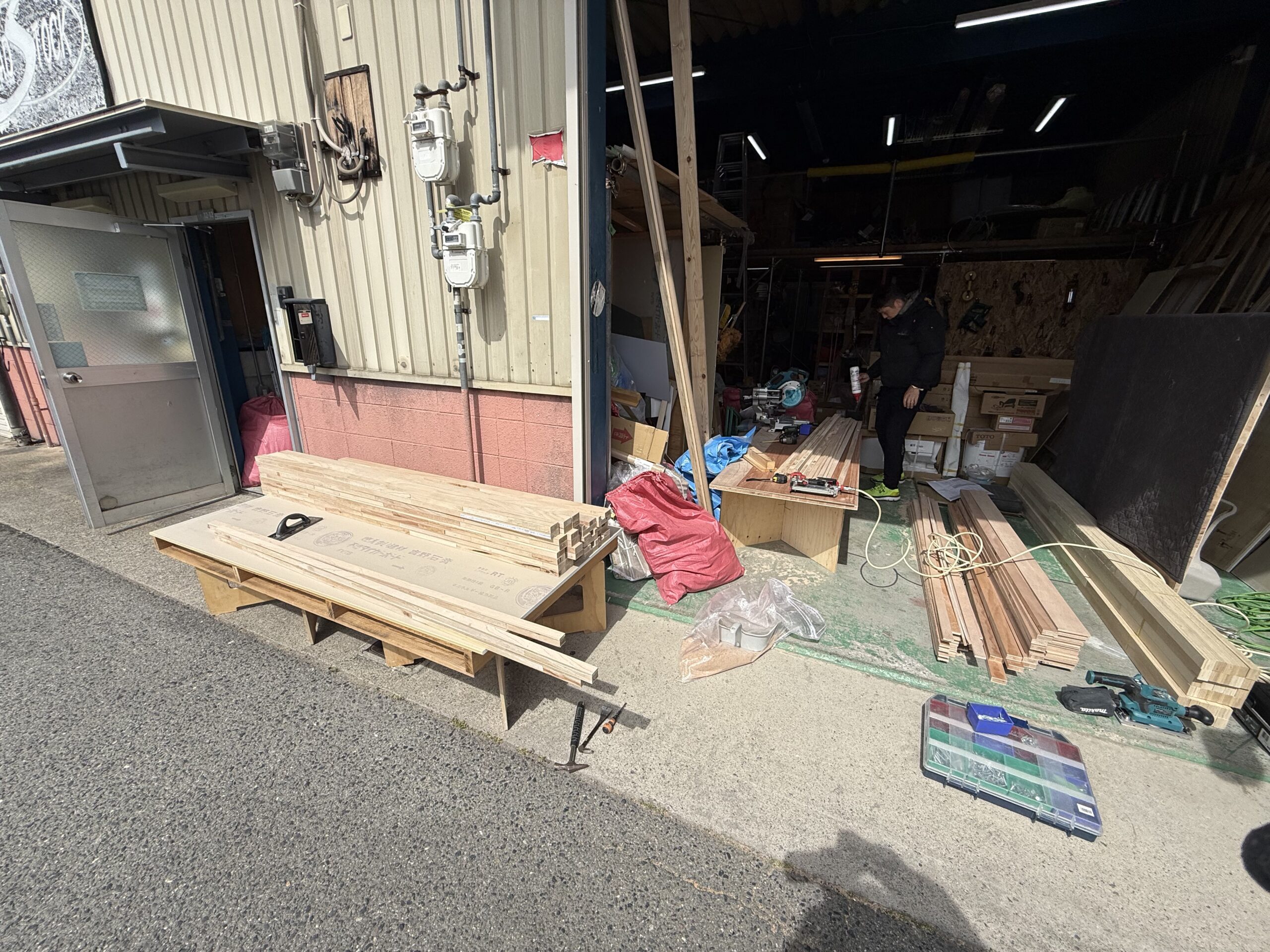 戎橋ボード搬入＆倉庫作業