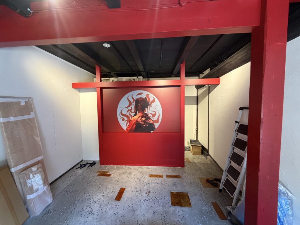 京都に家具搬入やパネルを貼りにいきました