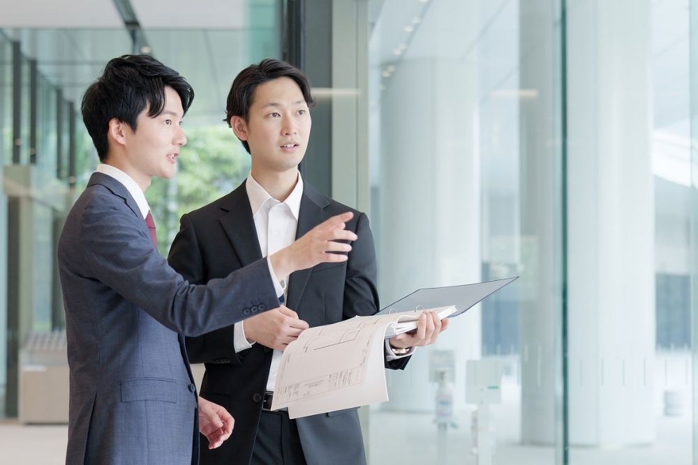 クリニックの内装工事の打ち合わせをしているところ
