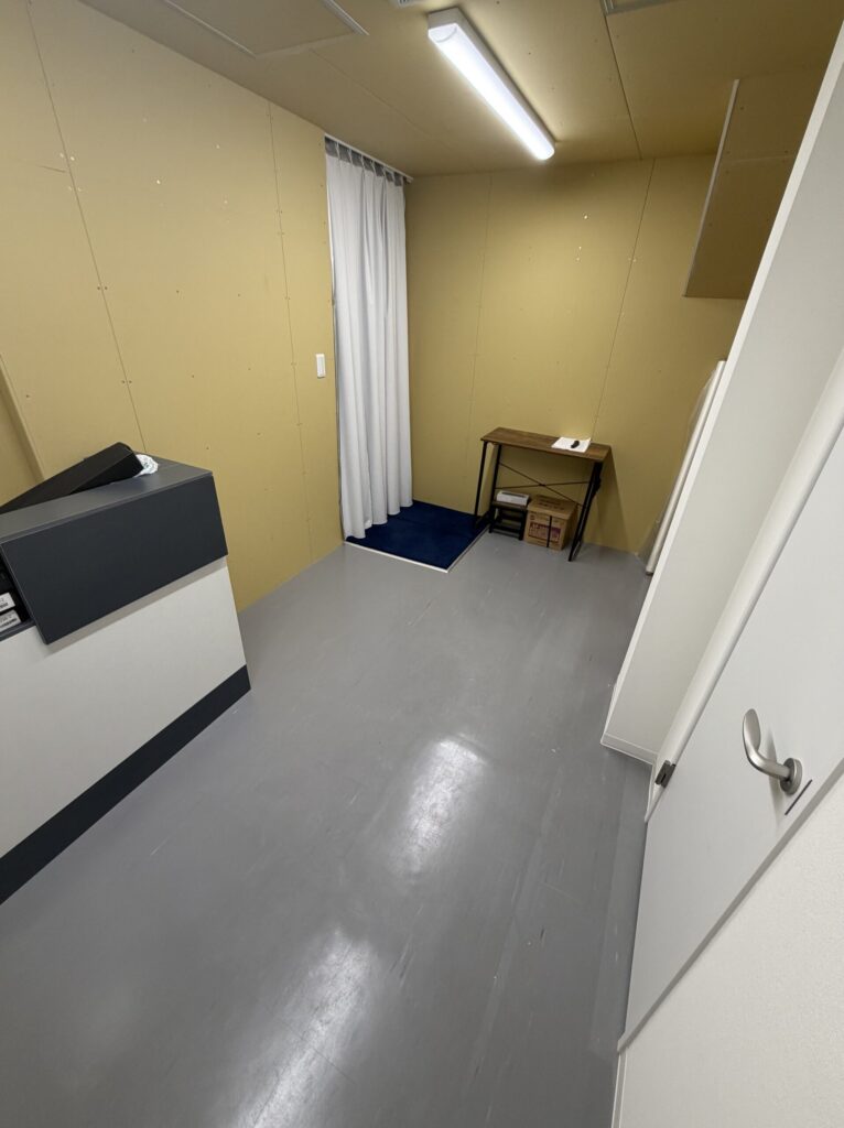 戎橋の2階のトイレ入れ替えで掃除をしに行きました！